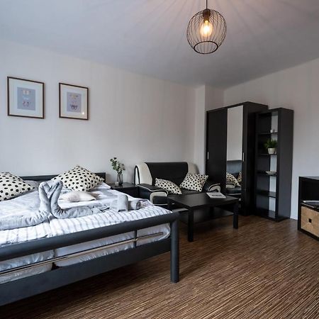 Apartmany Lanna เชสเกบูดิเยโจวิตเซ ภายนอก รูปภาพ